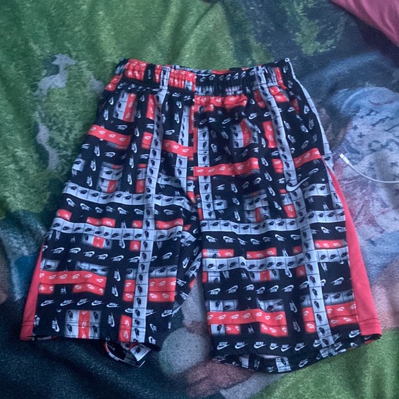 Size XL in boys - Picture 1 of 2